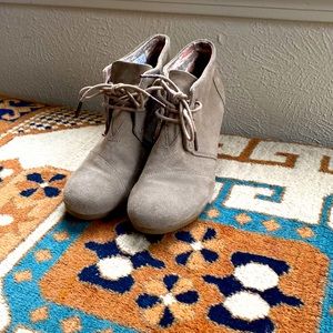 Women’s suede Toms wedges